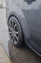 Load image into Gallery viewer, Ford Mondeo with 20 mm wheel spacers